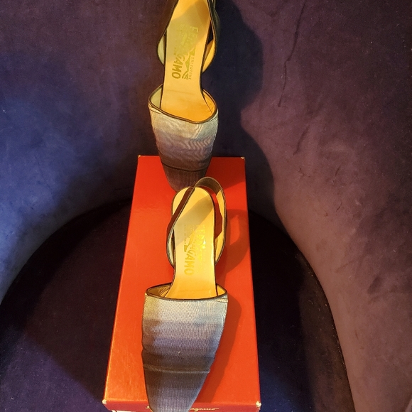 Navy Ferragamo casual flats - Picture 4 of 5